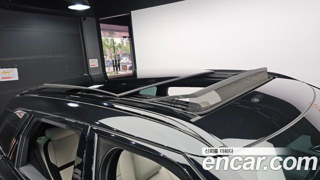 Land Rover Range Rover Velar 2023 — photo 20