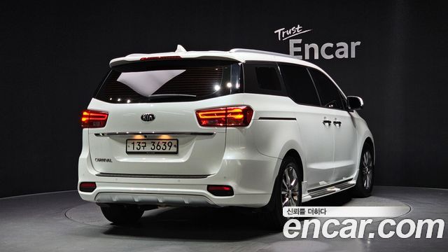 Kia Canival 2019 — photo 2