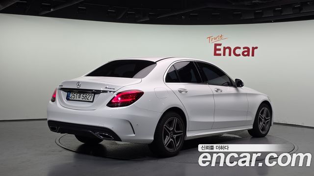 Mercedes-Benz C-Class 2019 — photo 2