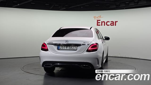 Mercedes-Benz C-Class 2019 — photo 4