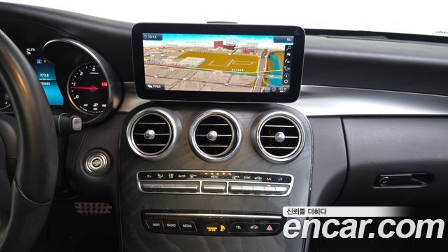 Mercedes-Benz C-Class 2019 — photo 19
