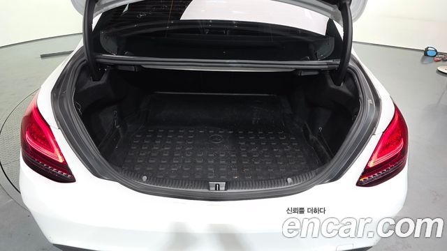 Mercedes-Benz C-Class 2019 — photo 24