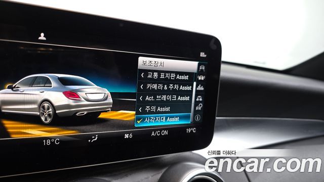 Mercedes-Benz C-Class 2019 — photo 25