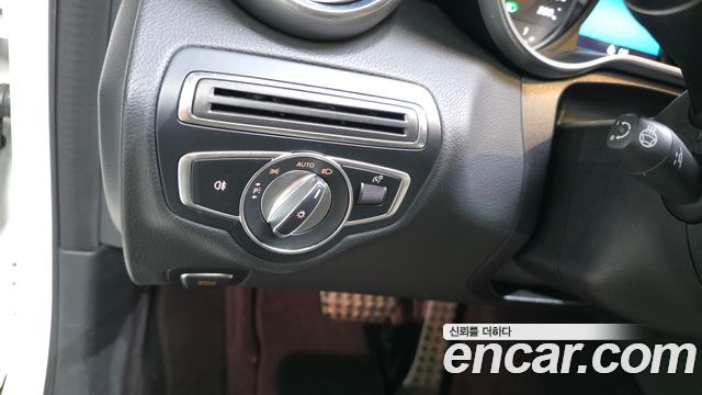 Mercedes-Benz C-Class 2019 — photo 26