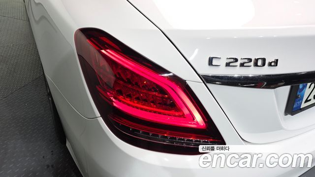 Mercedes-Benz C-Class 2019 — photo 9