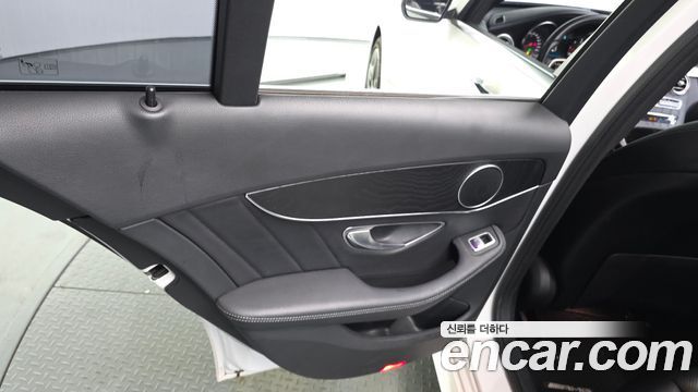 Mercedes-Benz C-Class 2019 — photo 15