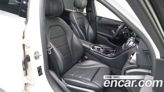 Mercedes-Benz C-Class 2019 — photo 16