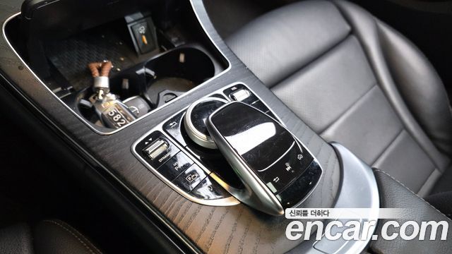 Mercedes-Benz C-Class 2019 — photo 29