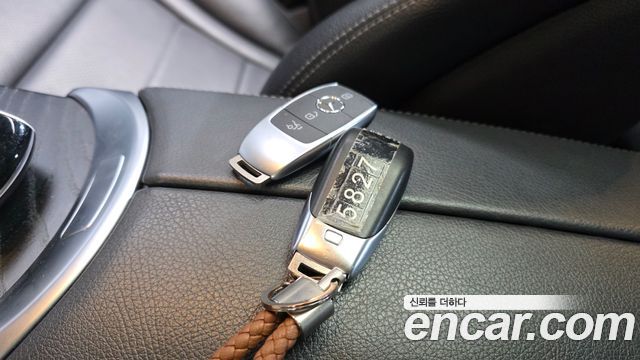 Mercedes-Benz C-Class 2019 — photo 30