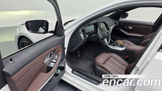 BMW 3-Series 2022 — photo 13