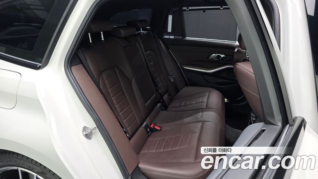 BMW 3-Series 2022 — photo 17