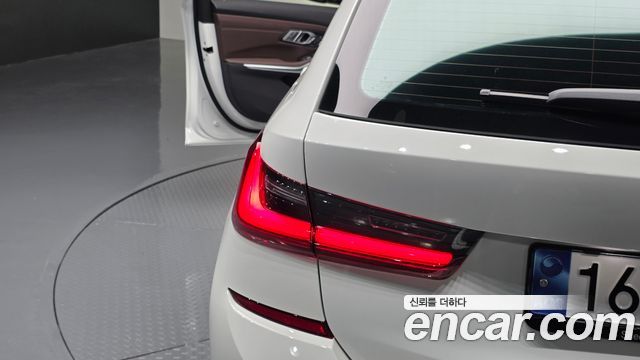 BMW 3-Series 2022 — photo 9