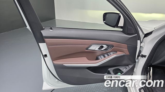 BMW 3-Series 2022 — photo 14