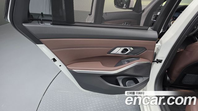 BMW 3-Series 2022 — photo 15