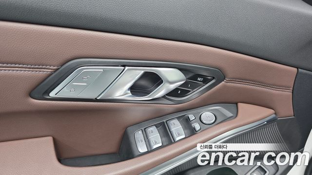BMW 3-Series 2022 — photo 28