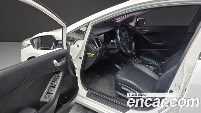 Kia K3 2015 — photo 10