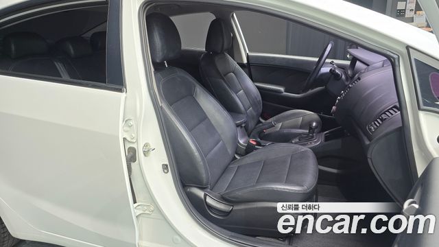 Kia K3 2015 — photo 12