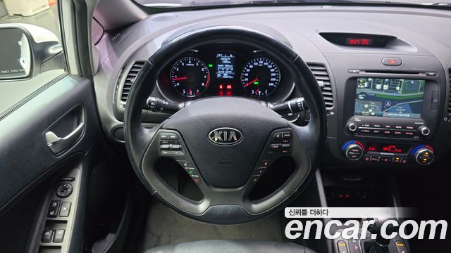 Kia K3 2015 — photo 13