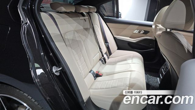 BMW 3-Series 2025 — photo 17
