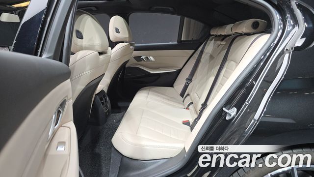 BMW 3-Series 2025 — photo 18