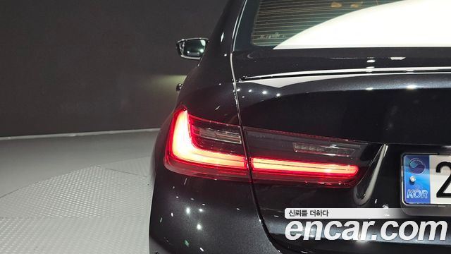 BMW 3-Series 2025 — photo 9
