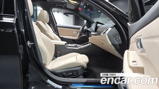 BMW 3-Series 2025 — photo 16