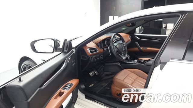 Maserati Ghibli 2019 — photo 13