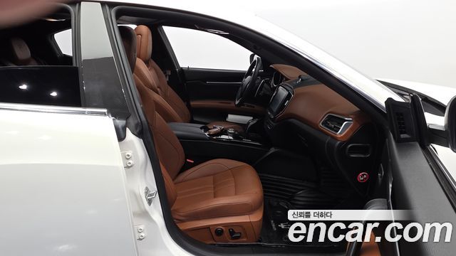 Maserati Ghibli 2019 — photo 16