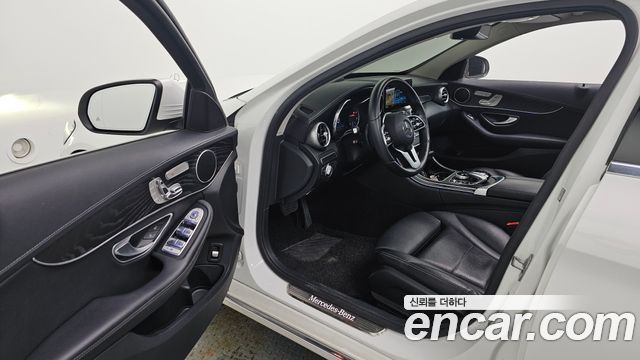 Mercedes-Benz C-Class 2019 — photo 13