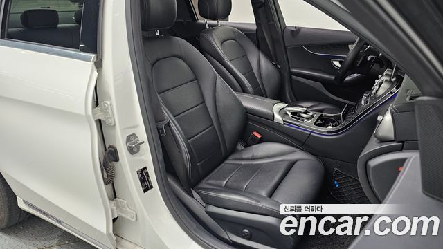 Mercedes-Benz C-Class 2019 — photo 17