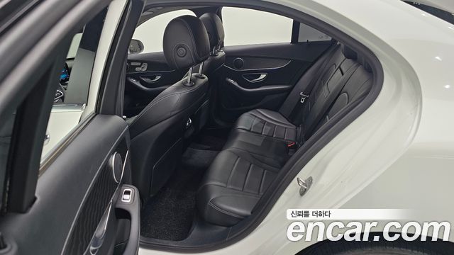 Mercedes-Benz C-Class 2019 — photo 18