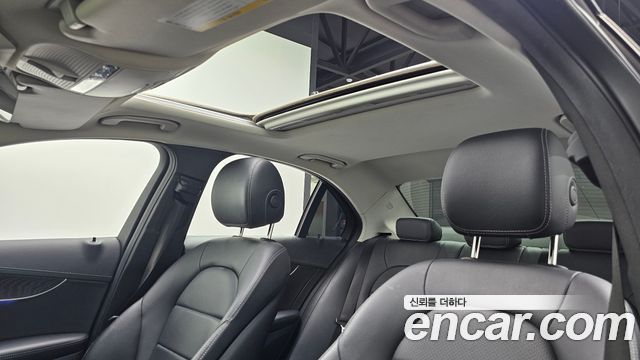 Mercedes-Benz C-Class 2019 — photo 23
