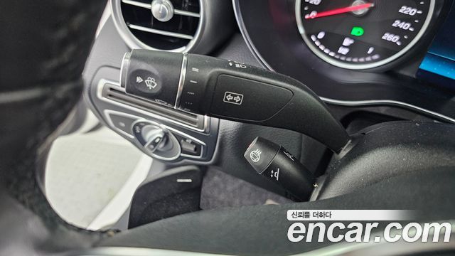 Mercedes-Benz C-Class 2019 — photo 24