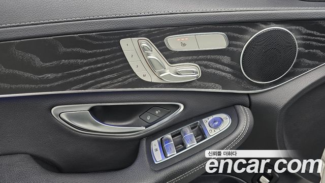 Mercedes-Benz C-Class 2019 — photo 25
