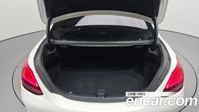 Mercedes-Benz C-Class 2019 — photo 26