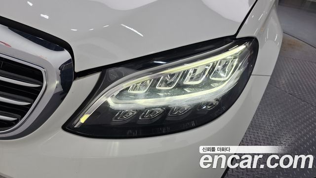 Mercedes-Benz C-Class 2019 — photo 8