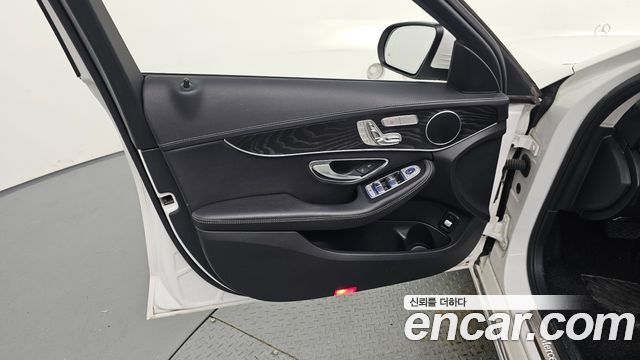 Mercedes-Benz C-Class 2019 — photo 14