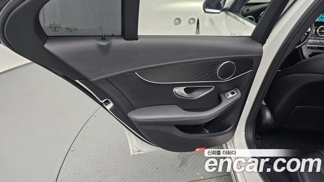 Mercedes-Benz C-Class 2019 — photo 15