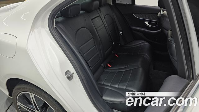 Mercedes-Benz C-Class 2019 — photo 16