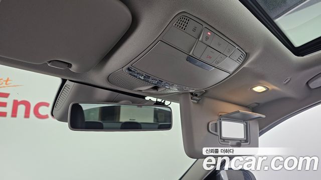 Mercedes-Benz C-Class 2019 — photo 28