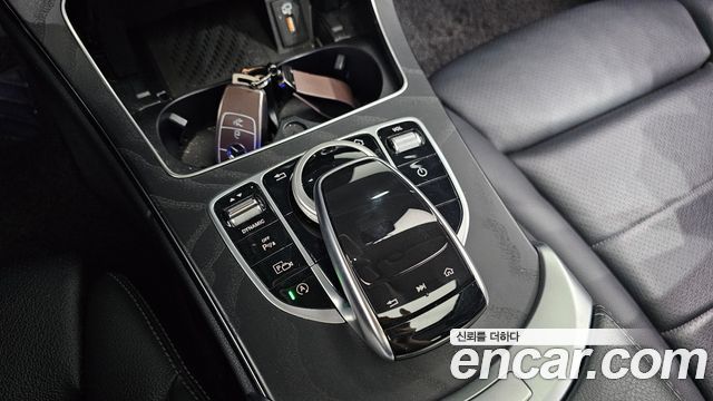 Mercedes-Benz C-Class 2019 — photo 29