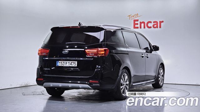 Kia Canival 2019 — photo 2