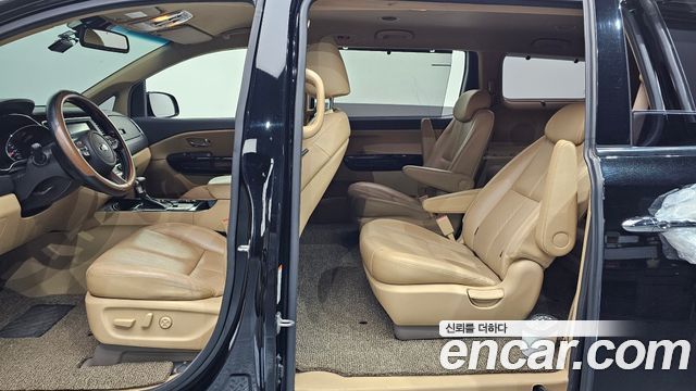 Kia Canival 2019 — photo 17