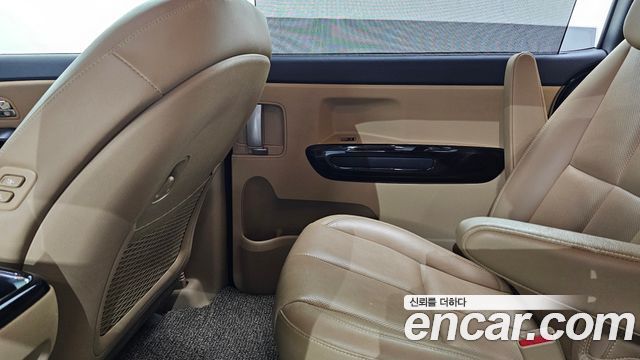 Kia Canival 2019 — photo 15