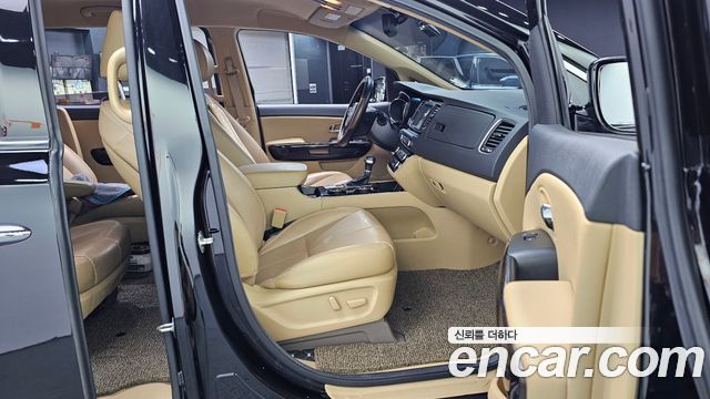 Kia Canival 2019 — photo 16