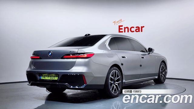 BMW 7-Series 2025 — photo 2