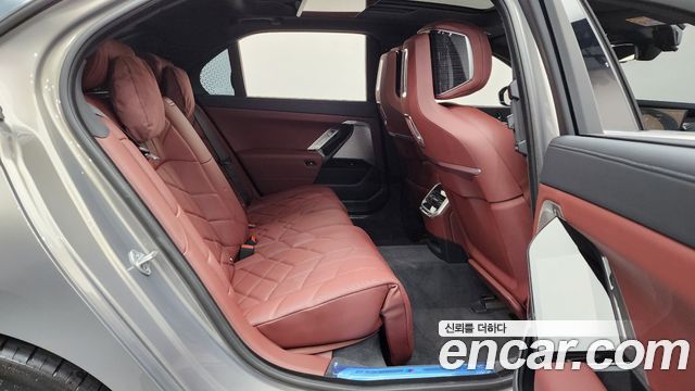 BMW 7-Series 2025 — photo 17
