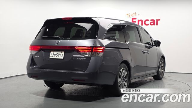 Honda Odyssey 2016 — photo 2