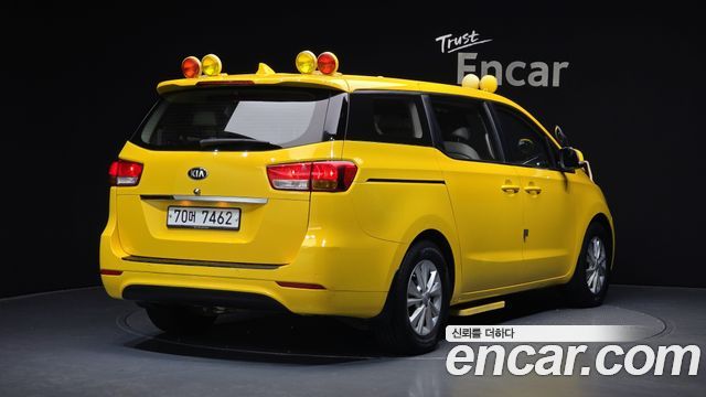 Kia Canival 2017 — photo 2