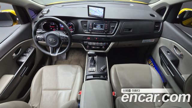 Kia Canival 2017 — photo 10